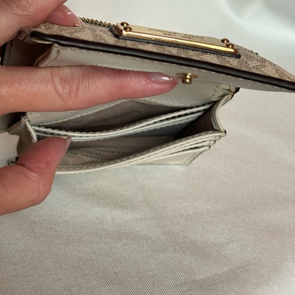 Michael Kors Wallet - Picture 7 of 10